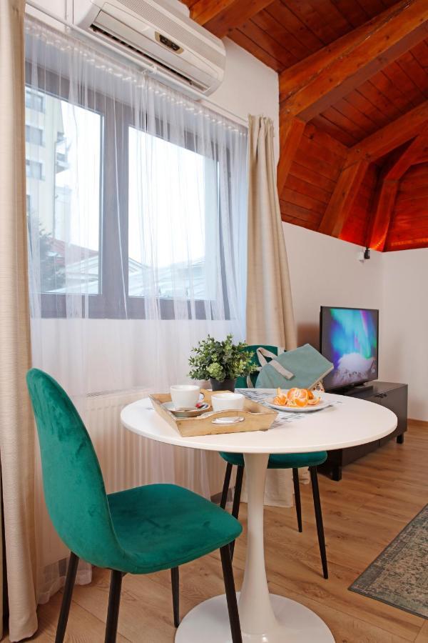 One Love Central Cottage Bucureşti Ngoại thất bức ảnh